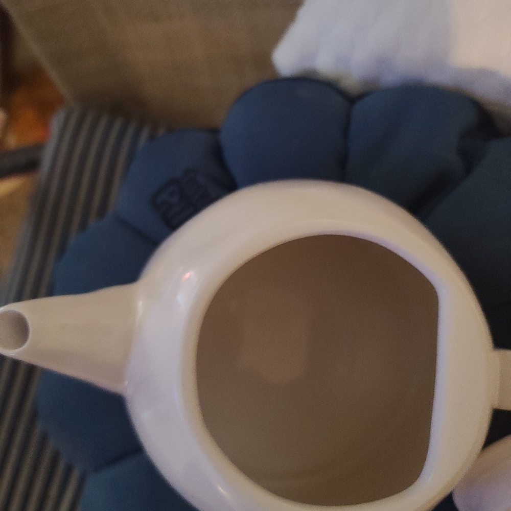 Rae Dunn Tea Pot - Picture 5 of 6